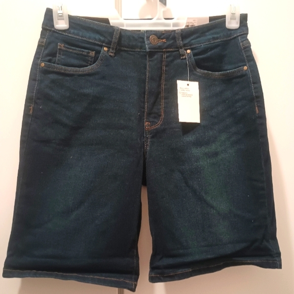Croft & Barrow size 8 midrise Jean shorts - Picture 1 of 6